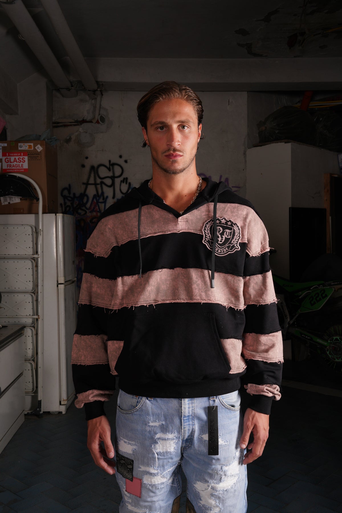 V-CUT HOODIE