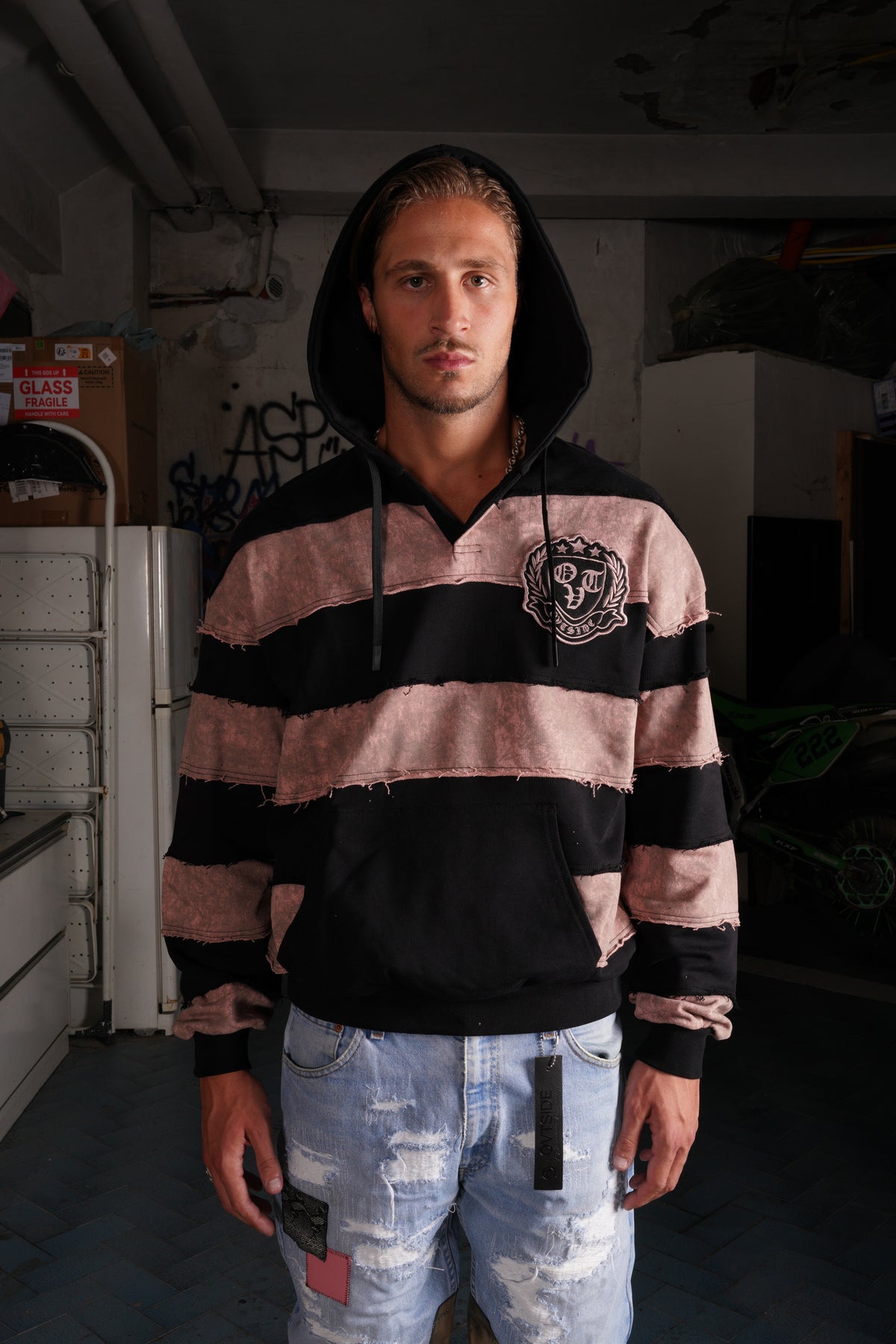 V-CUT HOODIE
