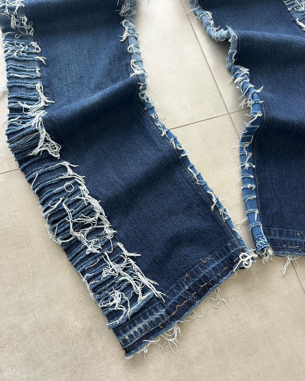EXTRA FLARED FRAYED 2.0
