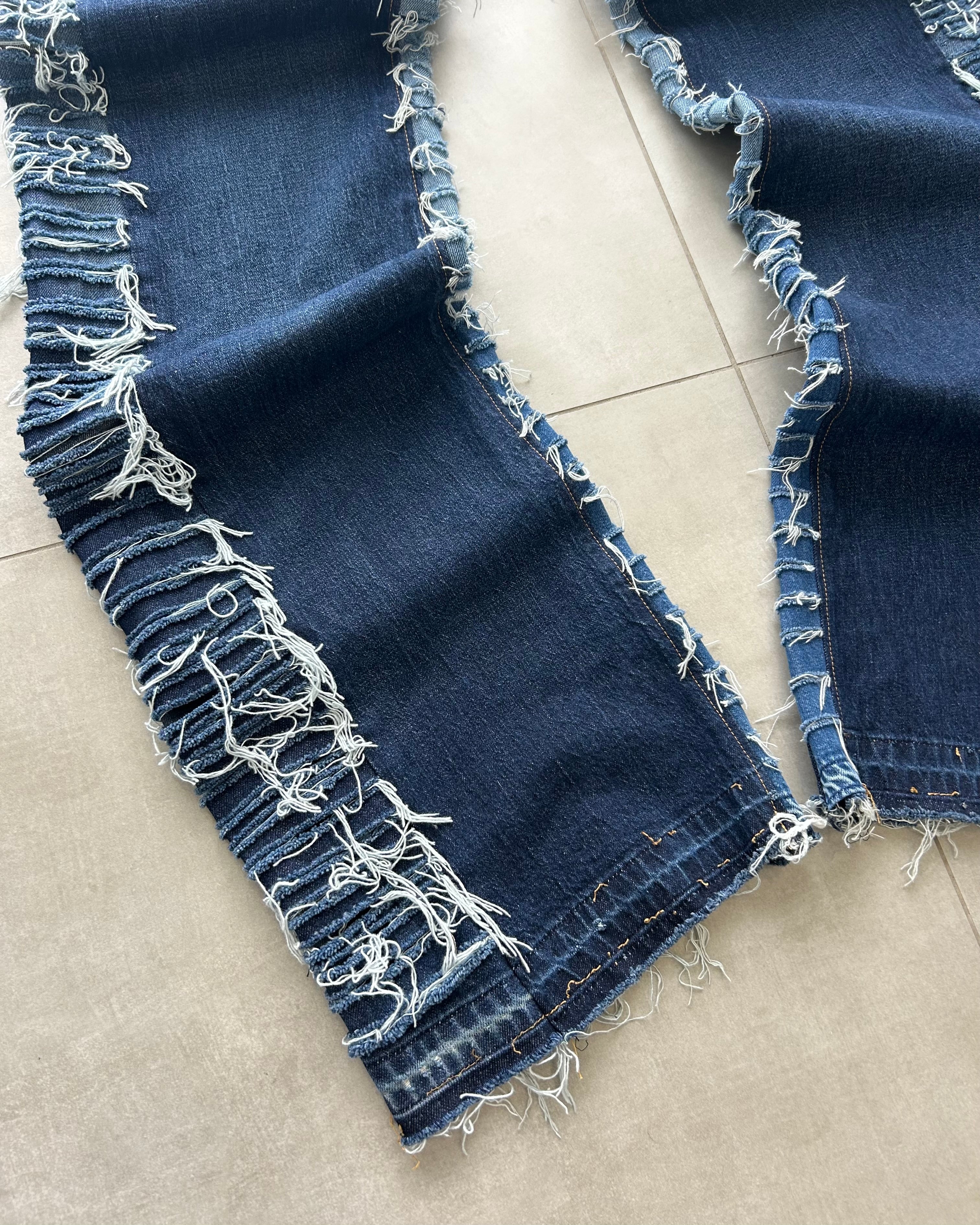 EXTRA FLARED FRAYED 2.0