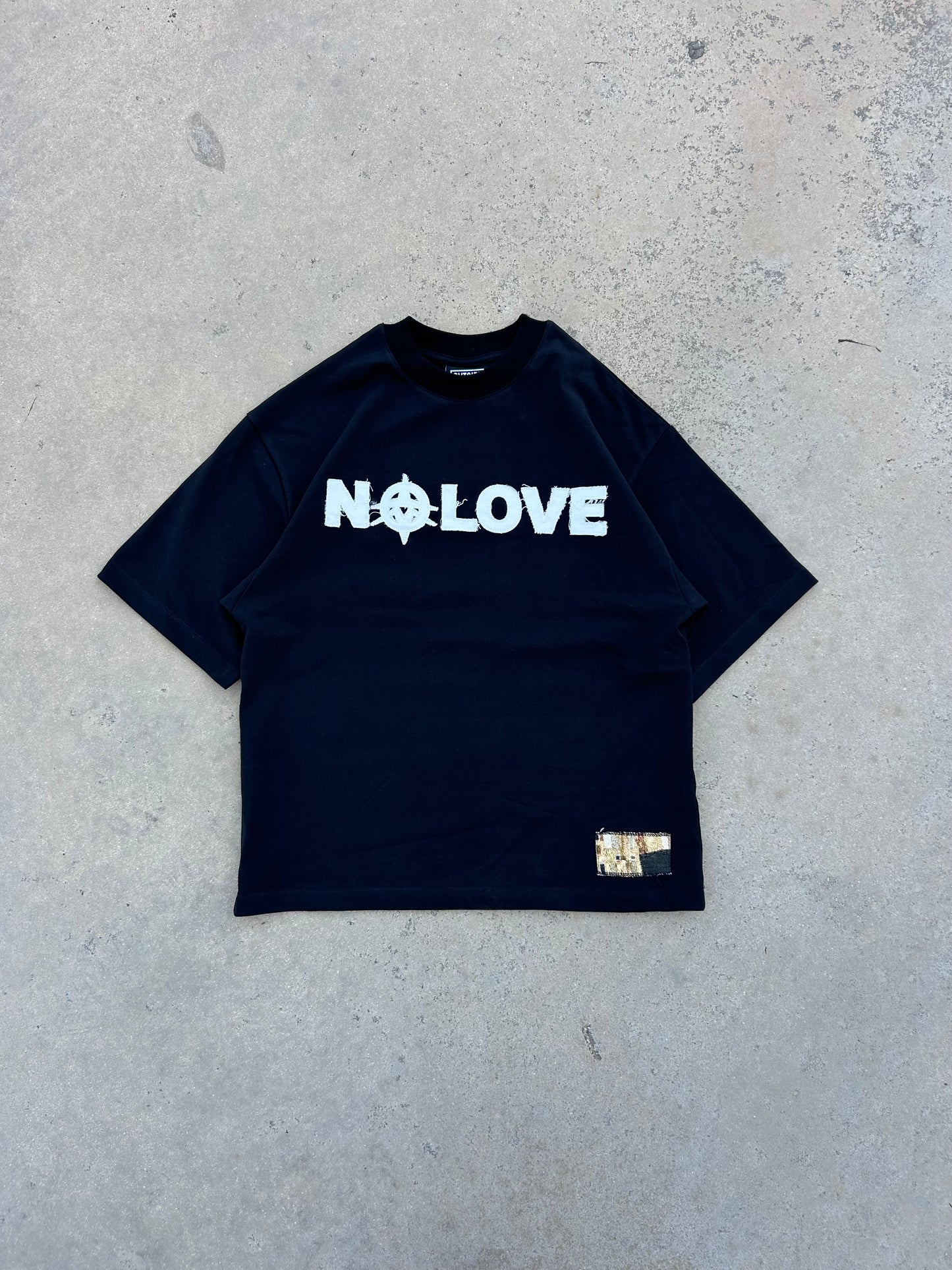 TEE NO LOVE BLACK